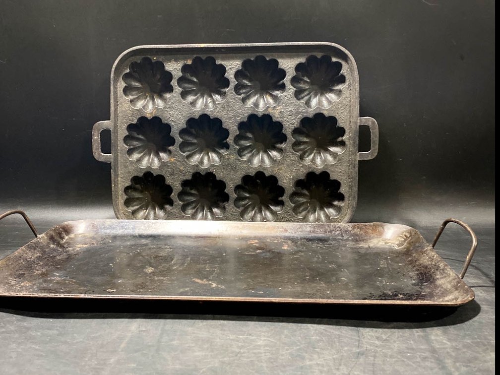 Cast Iron Baking Tray and Molded Pan Set with Handles