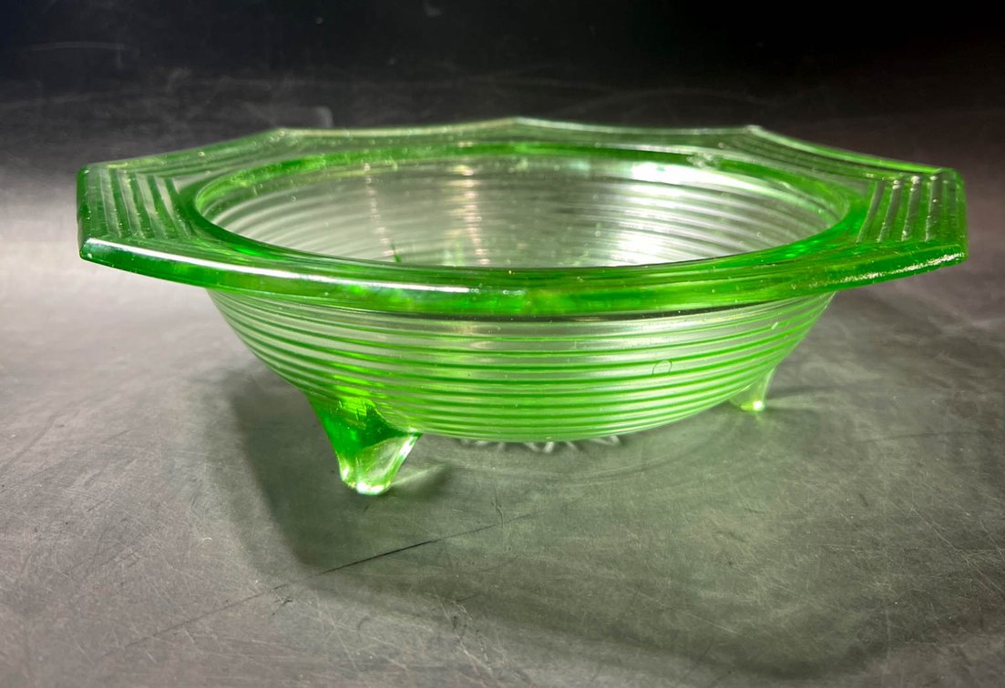 Green Depression Glass Bowl With Octagonal Shape and Uranium Glow