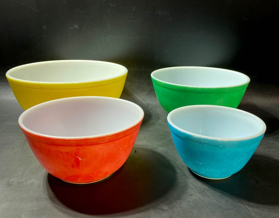 4 Pyrex Primary Color Mixing Bowls