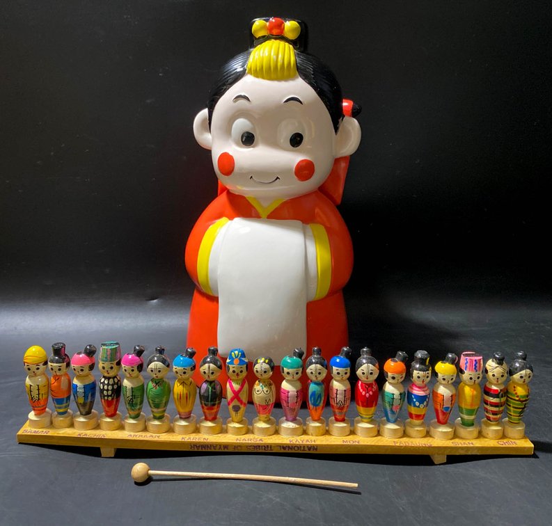 Fröttis Figurine with Hand-Painted Miniature Wooden Figures and Mallet