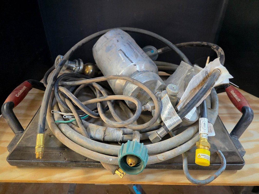 Binks Model 80 Spray Gun With Accessories and Goldblatt Kneeling Platform