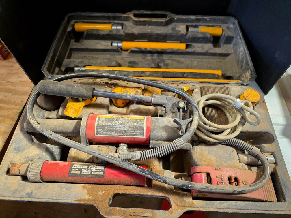YA315A 4-Ton Hydraulic Ram Kit with Case