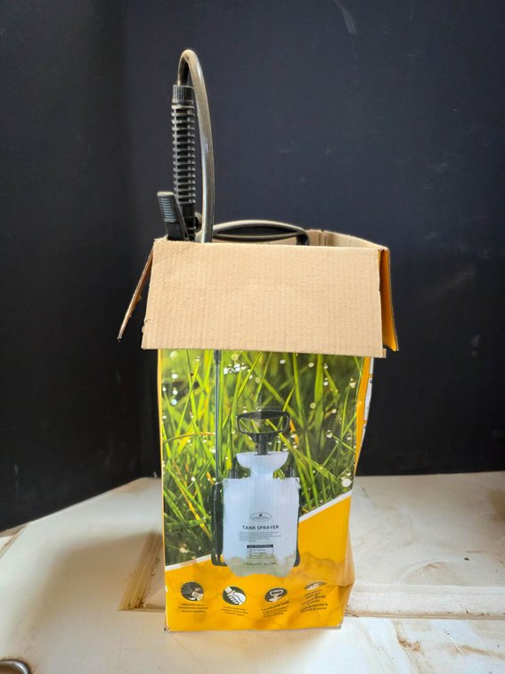 Gardening Tools: Sprayers and Hand Tools