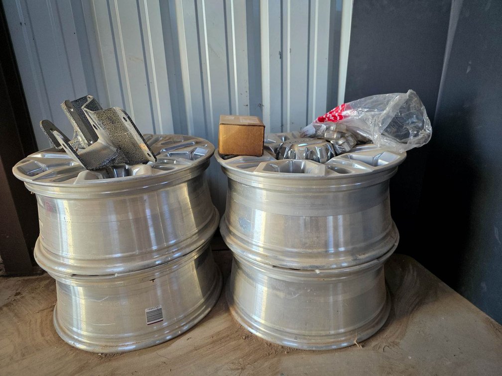 Chevrolet Aluminum Wheels, Lug Nuts, and Brackets