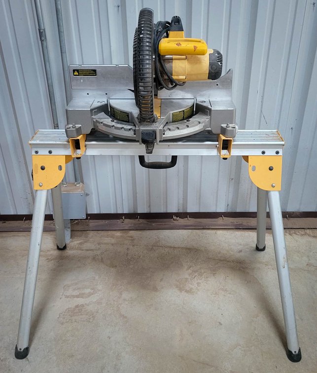 DeWALT DW715 12-Inch Compound Miter Saw with Stand