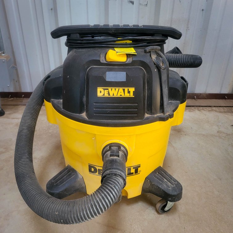 DeWalt 9-Gallon 34-Liter Wet/Dry Vacuum Cleaner DXV09P