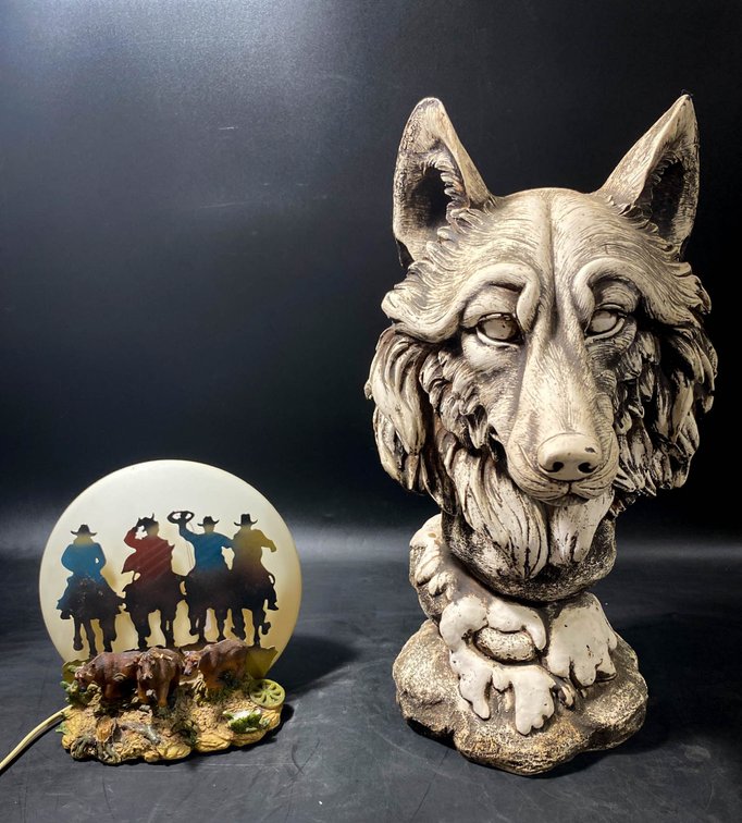 Decorative Wolf Bust Statue and Illuminated Cowboy-Themed Lamp