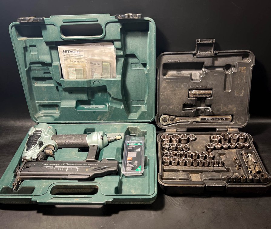 Hitachi NT50AE2 Brad Nailer with Ratchet and Socket Tool Set
