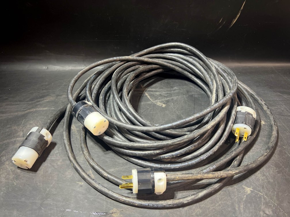 Heavy-Duty Arrow Hart 3-Prong Power Extension Cord with Connectors