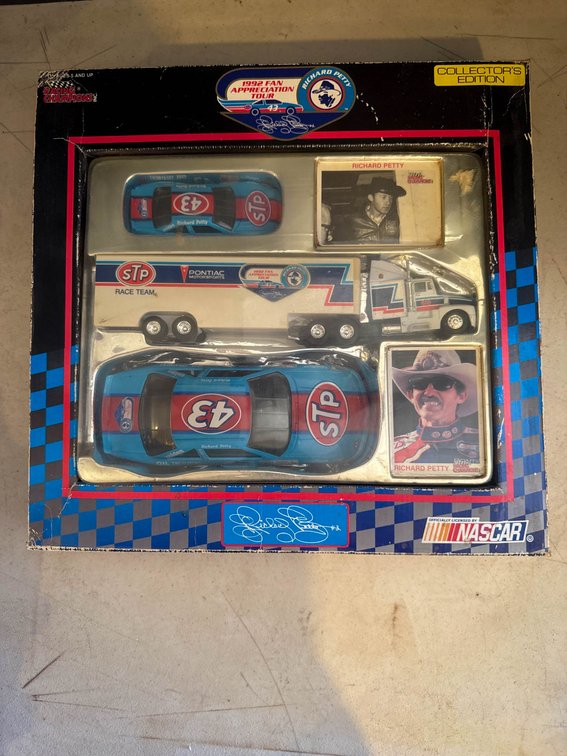 Richard Petty 1992 Fan Appreciation Tour Diecast Collectible Set