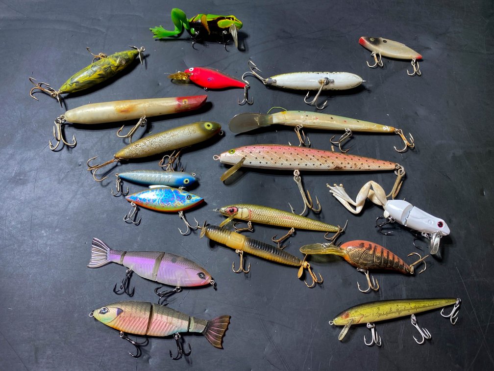 Fishing Lures Including Frog, Fish, and Diving Varieties