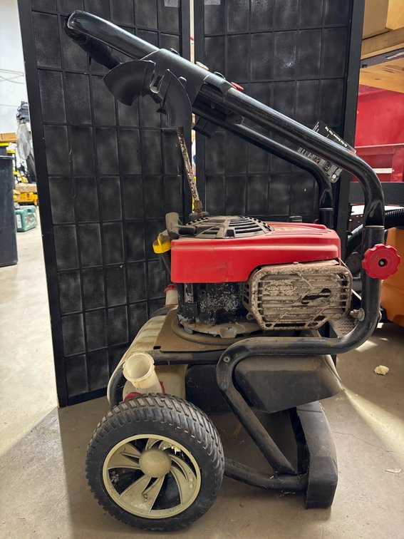 Troy-Bilt 3000 PSI Gas Pressure Washer With Briggs & Stratton Engine – working but not tested