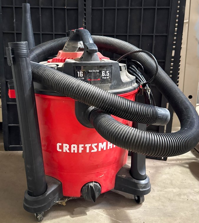 Craftsman 16-Gallon 6.5 Peak HP Wet/Dry Shop Vacuum- Working
