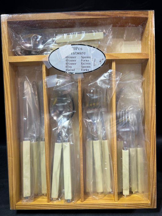 30-Piece Cutlery Set with Wooden Tray