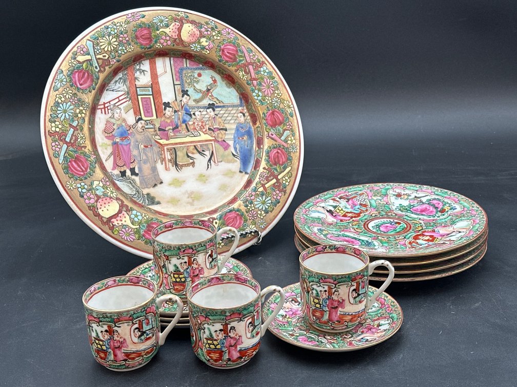 Chinese Rose Medallion Porcelain Service Set Decorated in Hong Kong