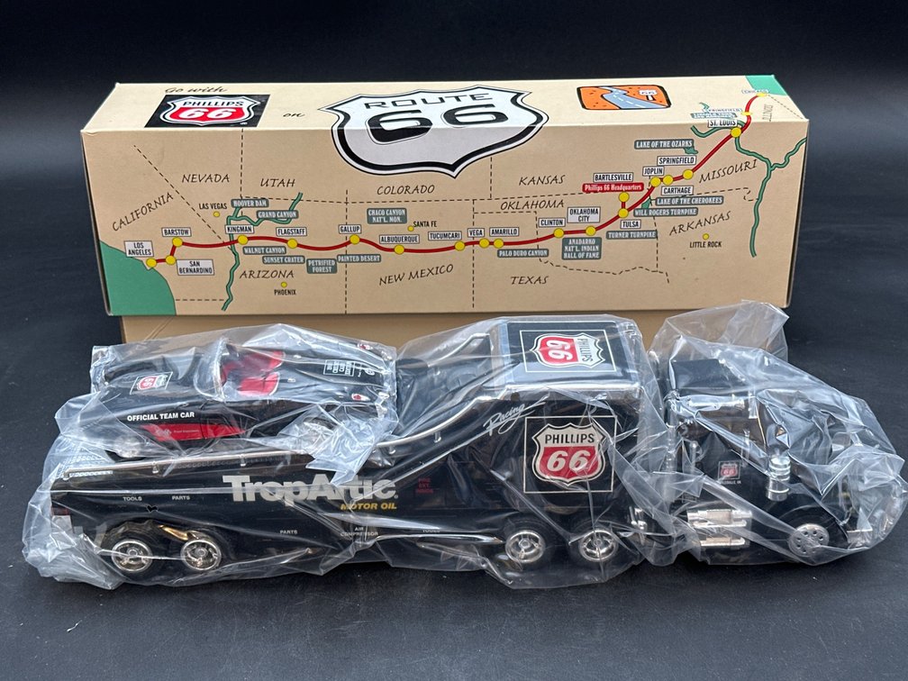 Phillips 66 Route 66 TropArtic Motor Oil Die-Cast Transporter with Race Car