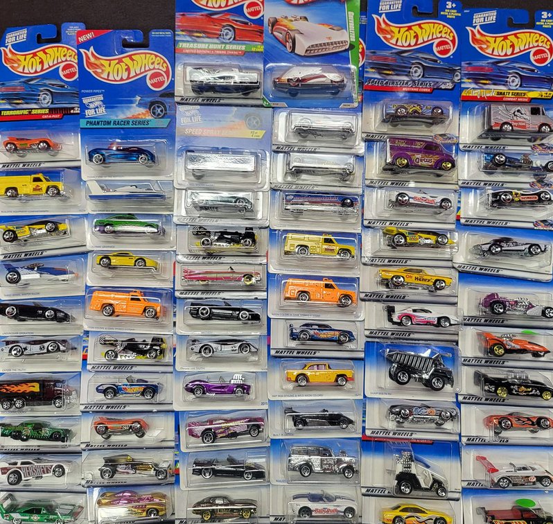 72 Hot Wheels with 2 Treasure Hunts
