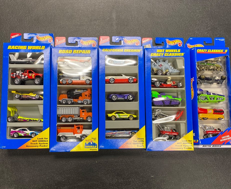 5 Hot Wheels Gift Packs Featuring Assorted Vehicles