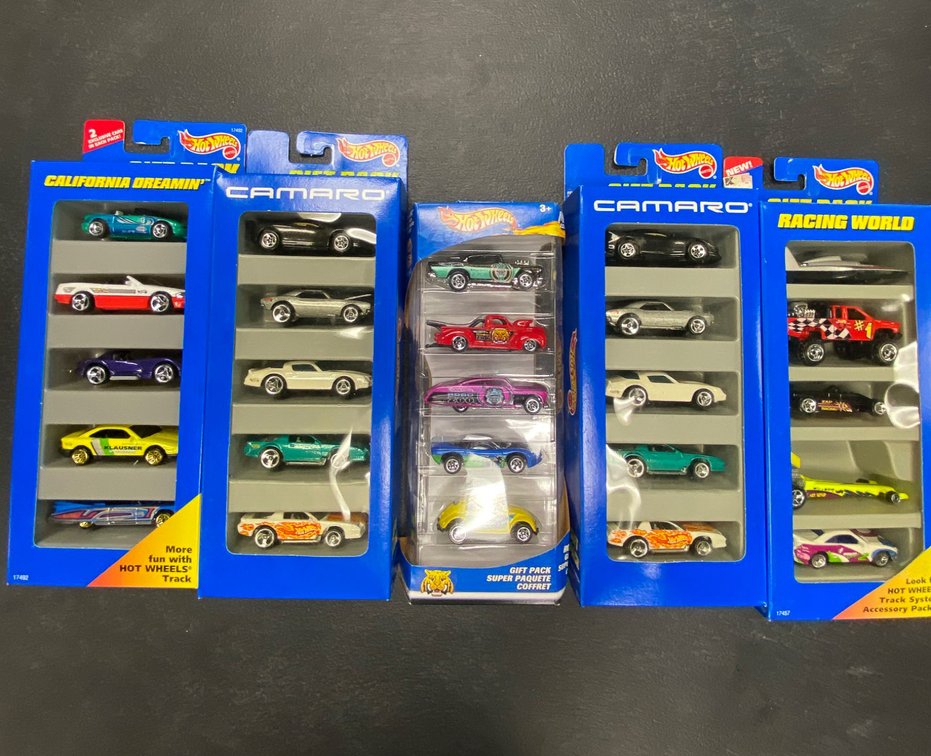 5 Hot Wheels Gift Packs in Original Packaging