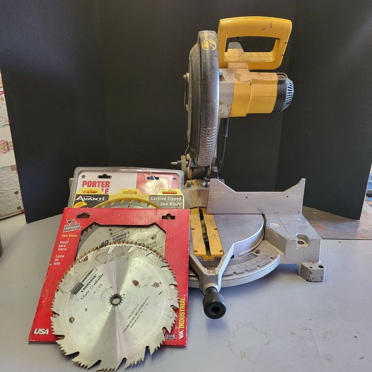 DeWALT DW705 12-Inch Compound Miter Saw With Assorted Saw Blades