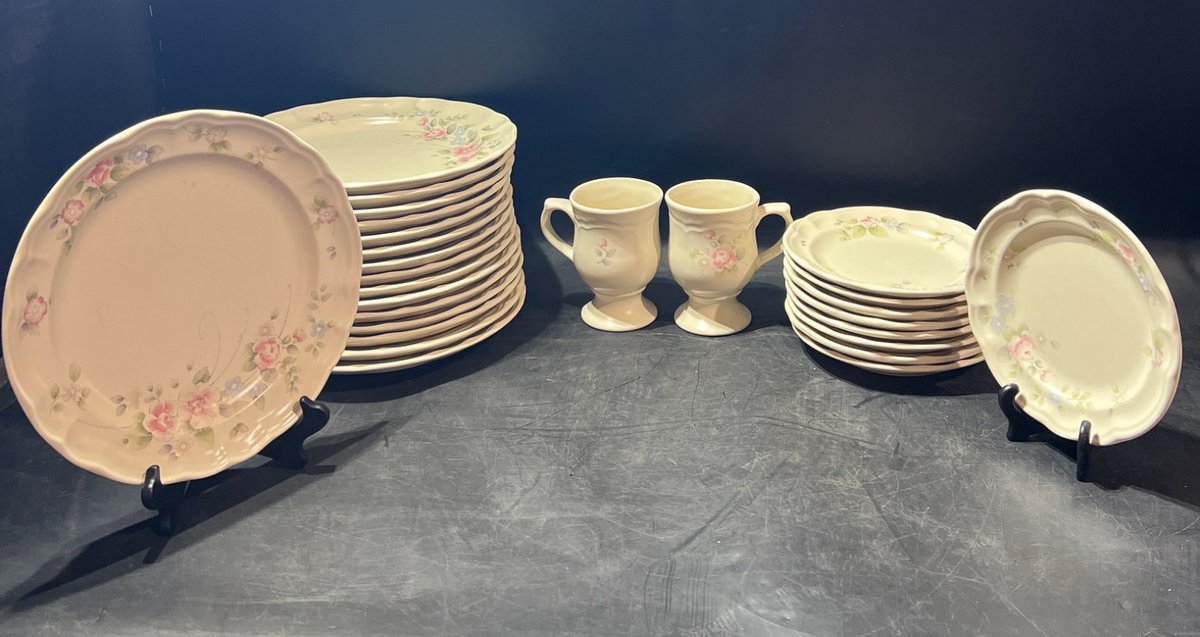 Pfaltzgraff Dinnerware Set with Floral Motif – Plates and Mugs