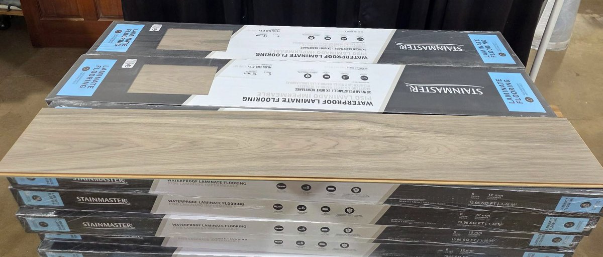 6 Boxes of Stainmaster Laminate Flooring in Gray Oak