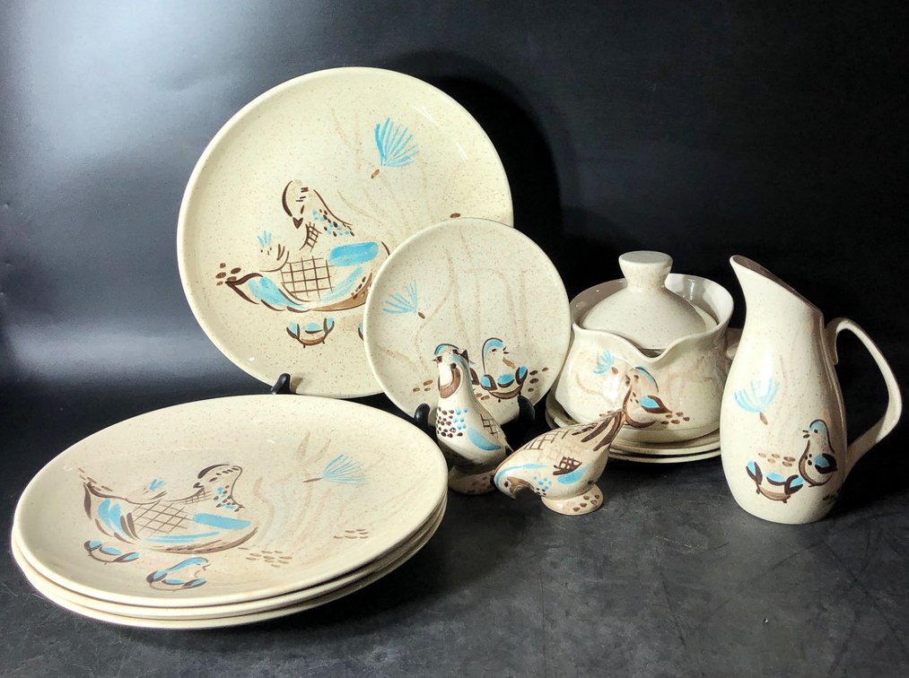 Red Wing Pottery Set With Bob White Pattern, Including Plates and Serving Pieces