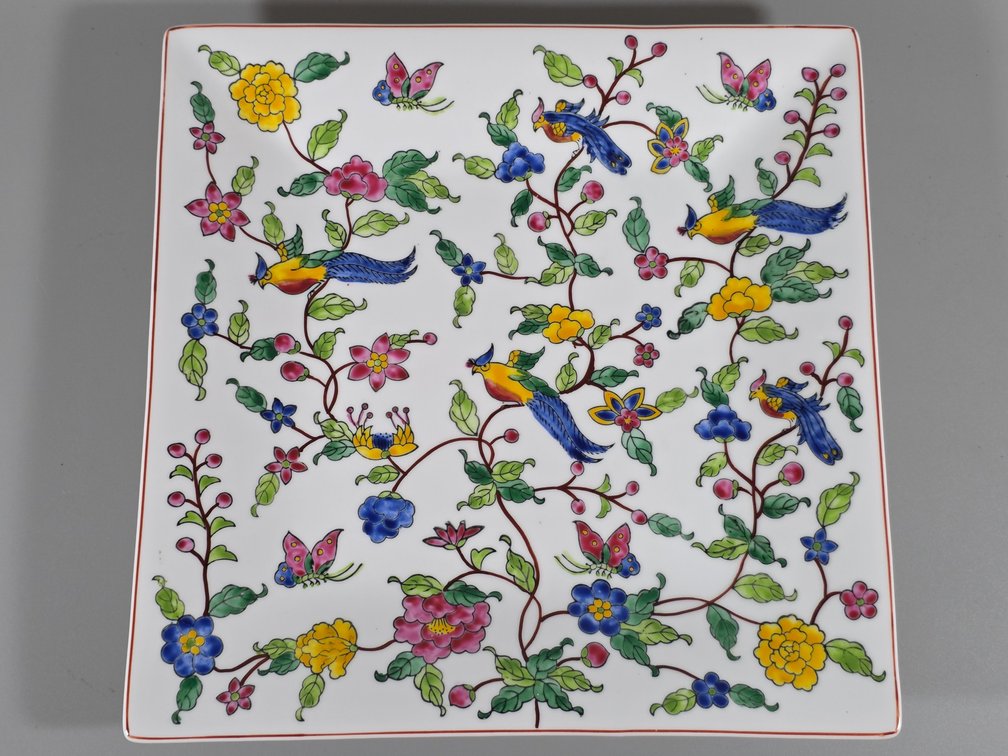BONE CHINA DECORATIVE PLATE
