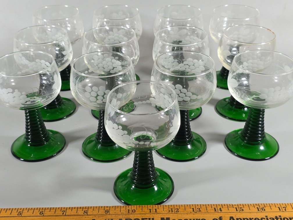 LUMINARC GREEN STEM WINE GLASSES