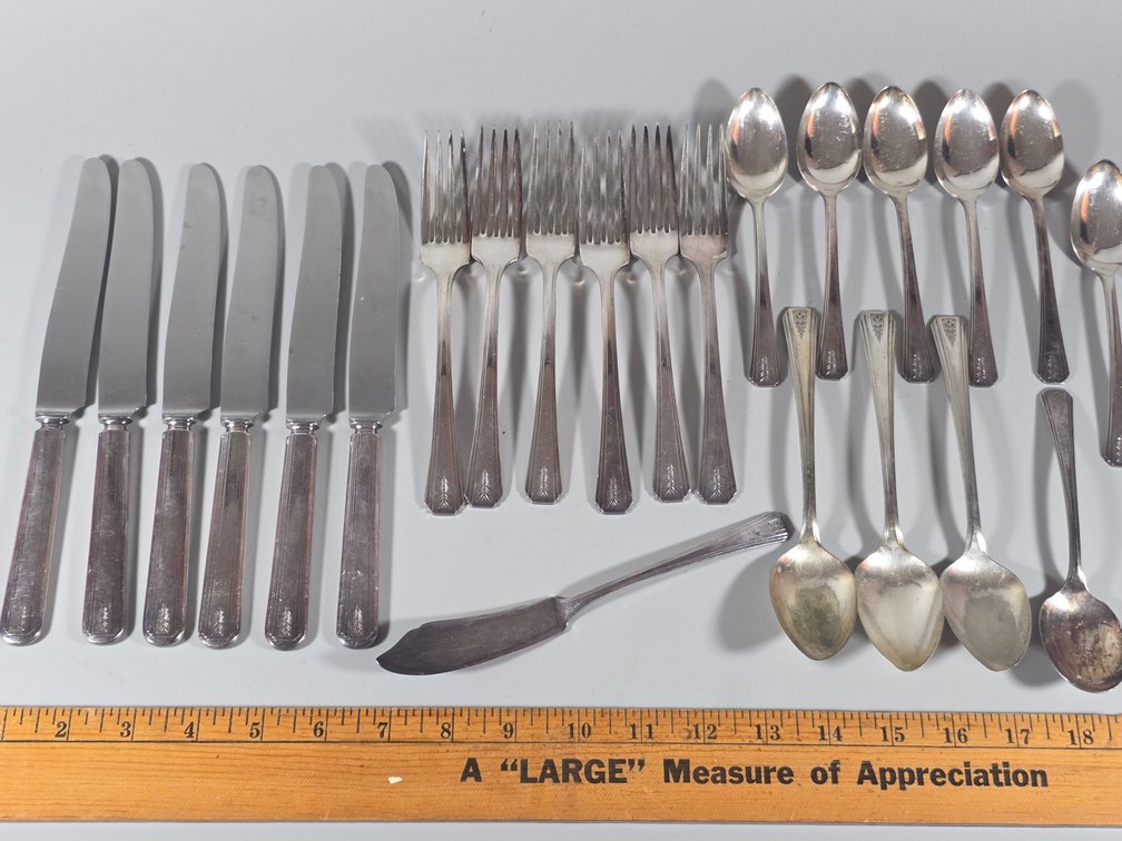 ONEIDA SILVERPLATE FLATWARE