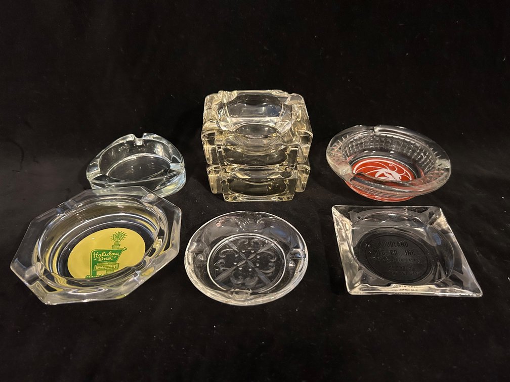 GLASS ASHTRAYS