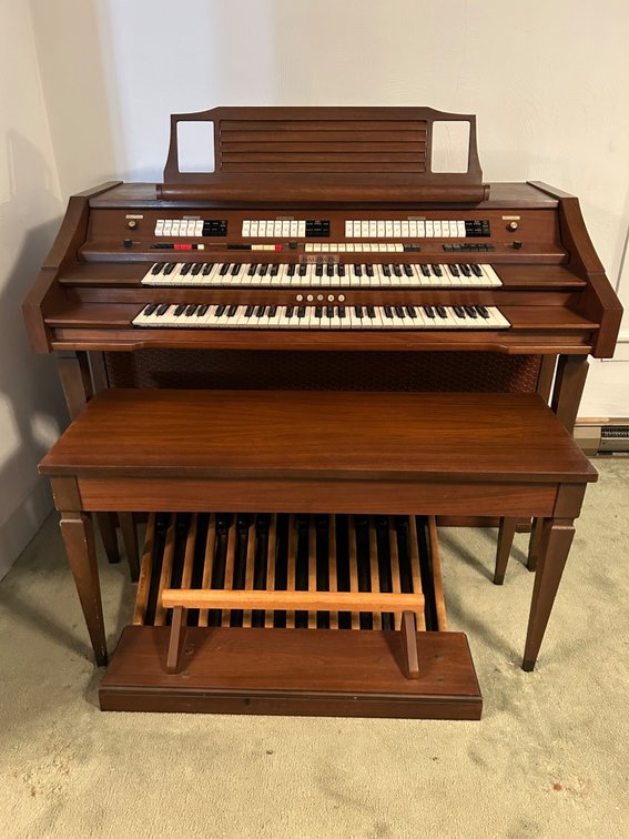 ELECTRONIC BALDWIN ORGAN