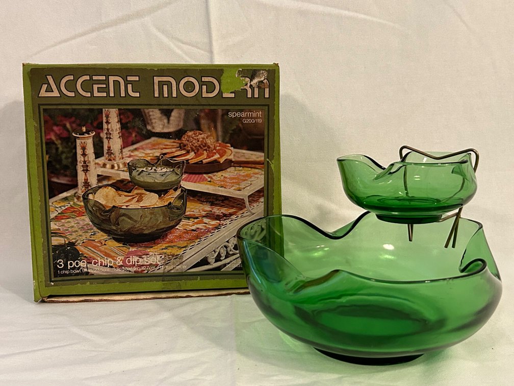 ACCENT MODERN GREEN CHIP and DIP SET