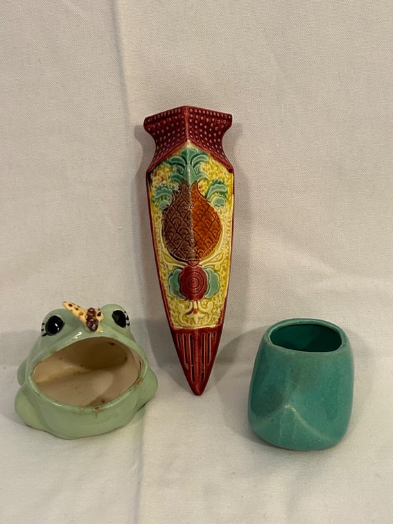 CERAMIC WALL POCKET