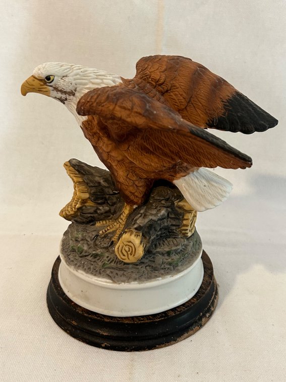 ROYAL HERITAGE “BIRDS in FLIGHT” EAGLE