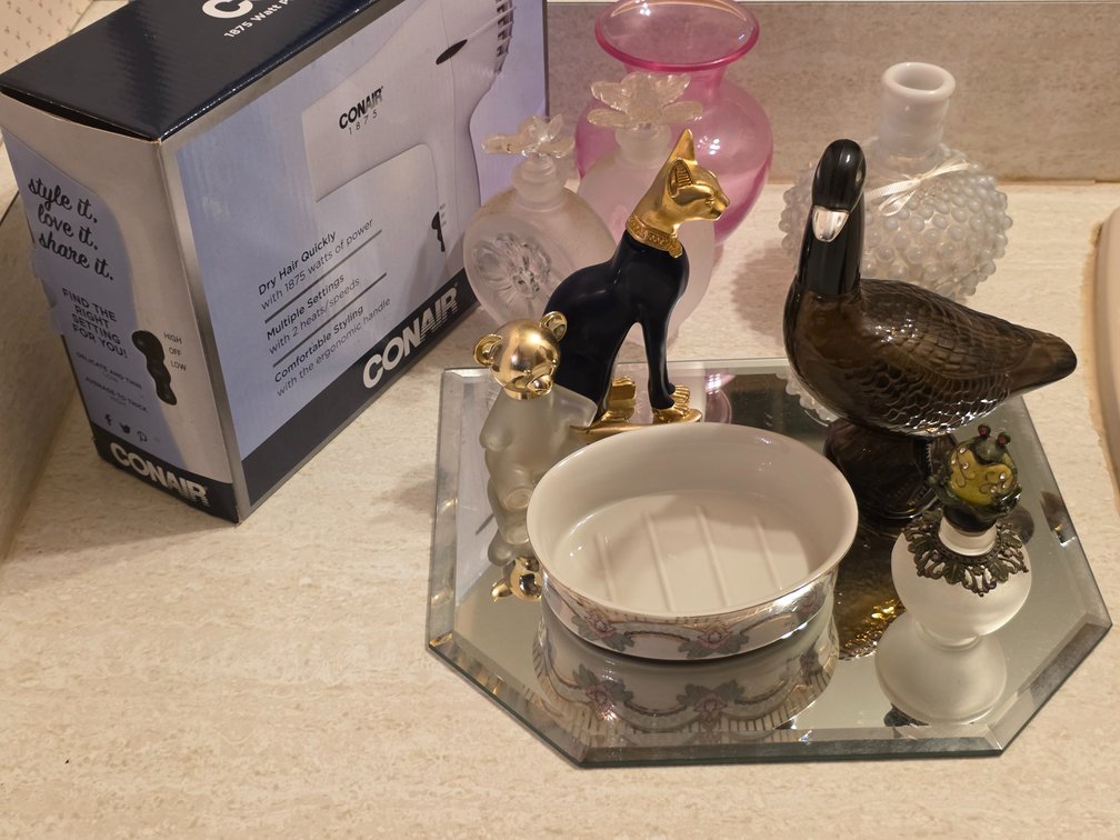 MIRRORED TRAY, PERFUME BOTTLES