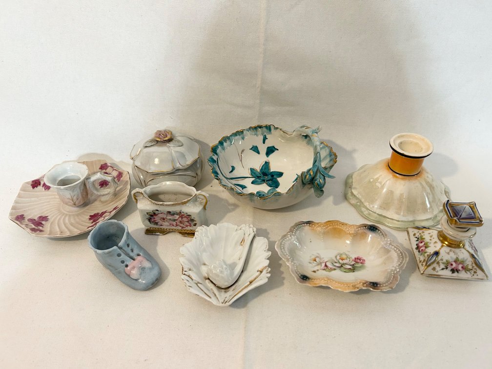PORCELAIN TRINKET DISHES, VANITY ITEMS