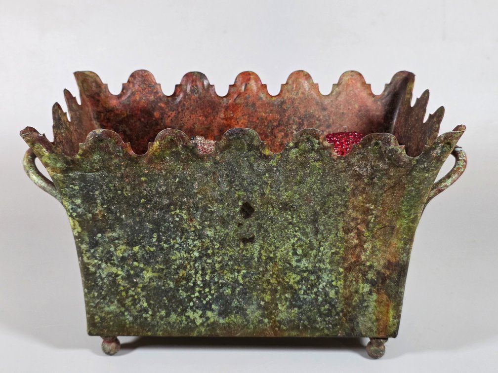 VERDE GREEN METAL PLANTER