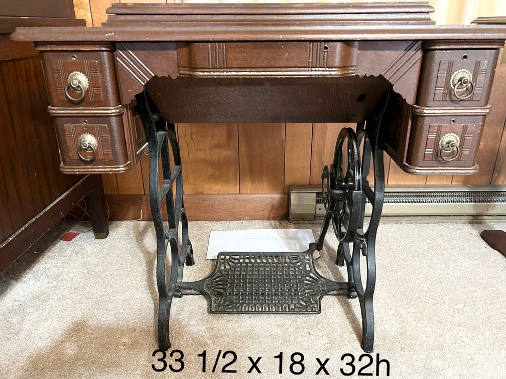 CAST IRON TREADLE SEWING MACHINE BASE