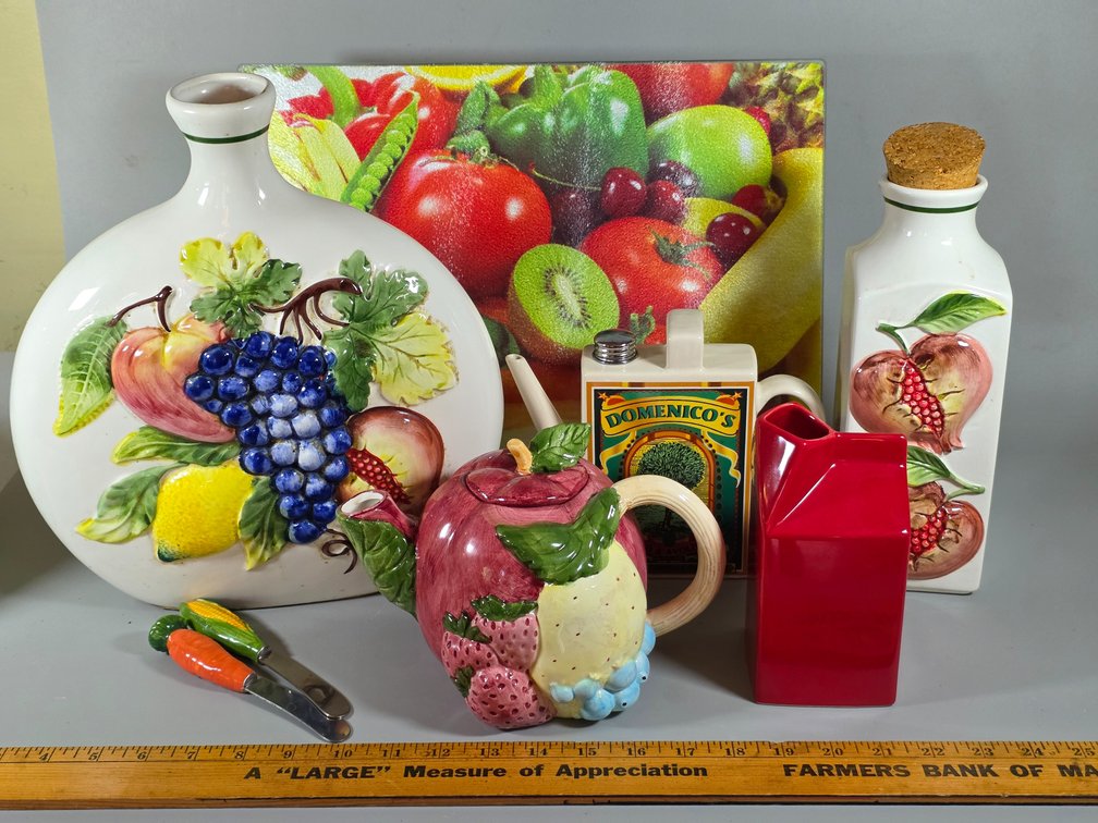 FRUIT THEMED KITCHEN DECOR