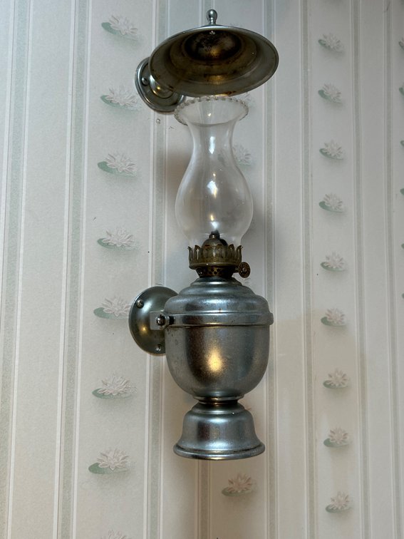 WALL MOUNTED OIL LAMP