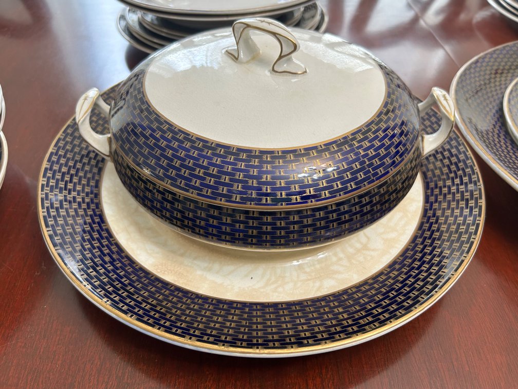 SOLIAN WARE COBALT BLUE DINNERWARE SET