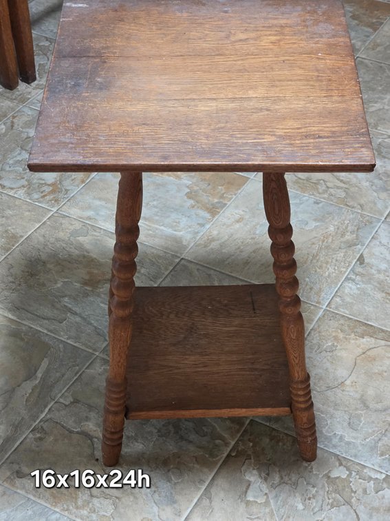 OAK LAMP TABLE