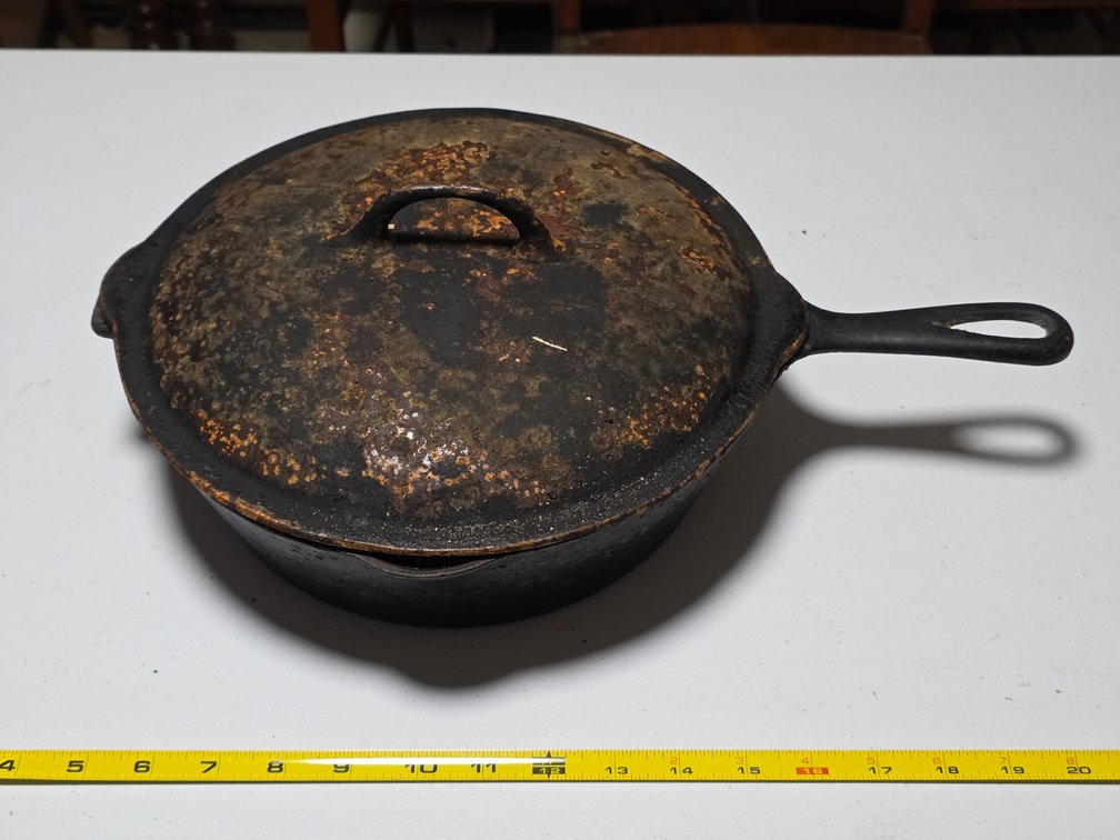 CAST IRON SKILLET and LID