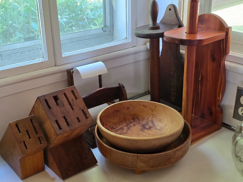 WOOD KITCHEN ITEMS