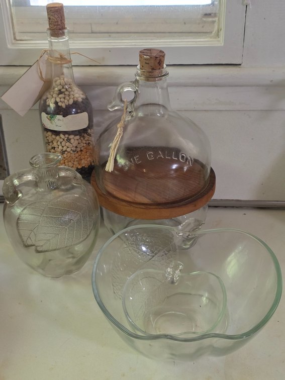 WHITE HOUSE VINEGAR JAR, OTHER KITCHEN ACCESSORIES