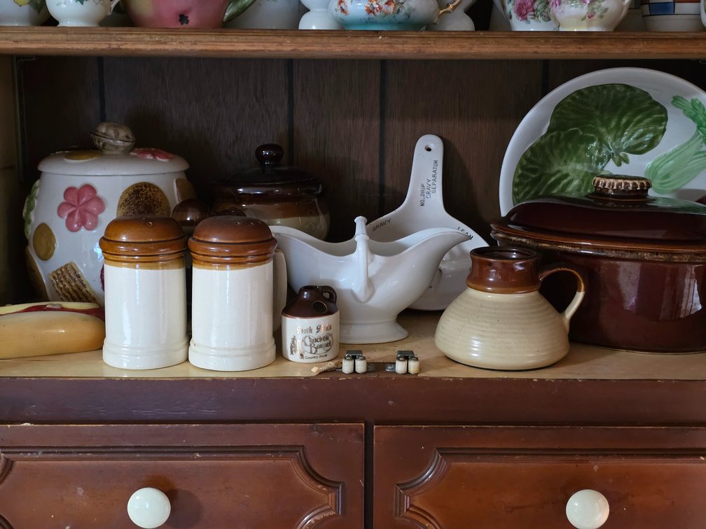 COOKIE JAR, KITCHEN DISHES
