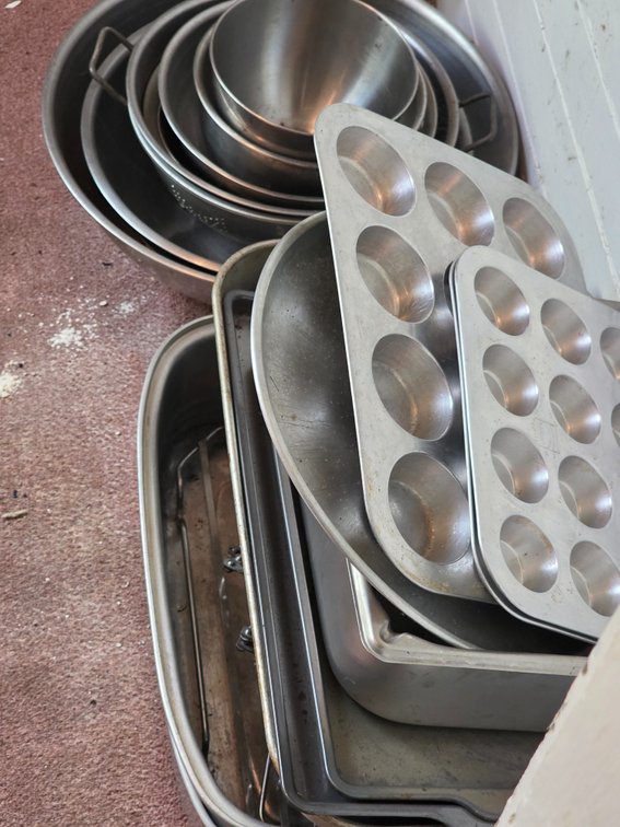 KITCHEN PANS and BOWLS