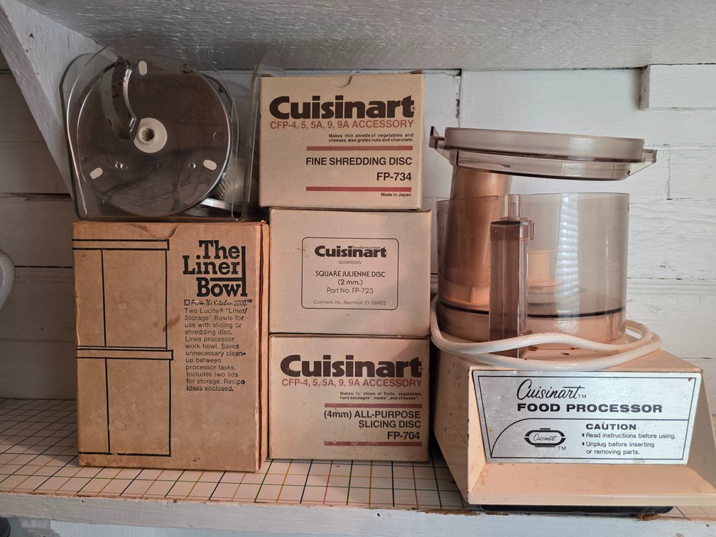 CUISINART FOOD PROCESSOR
