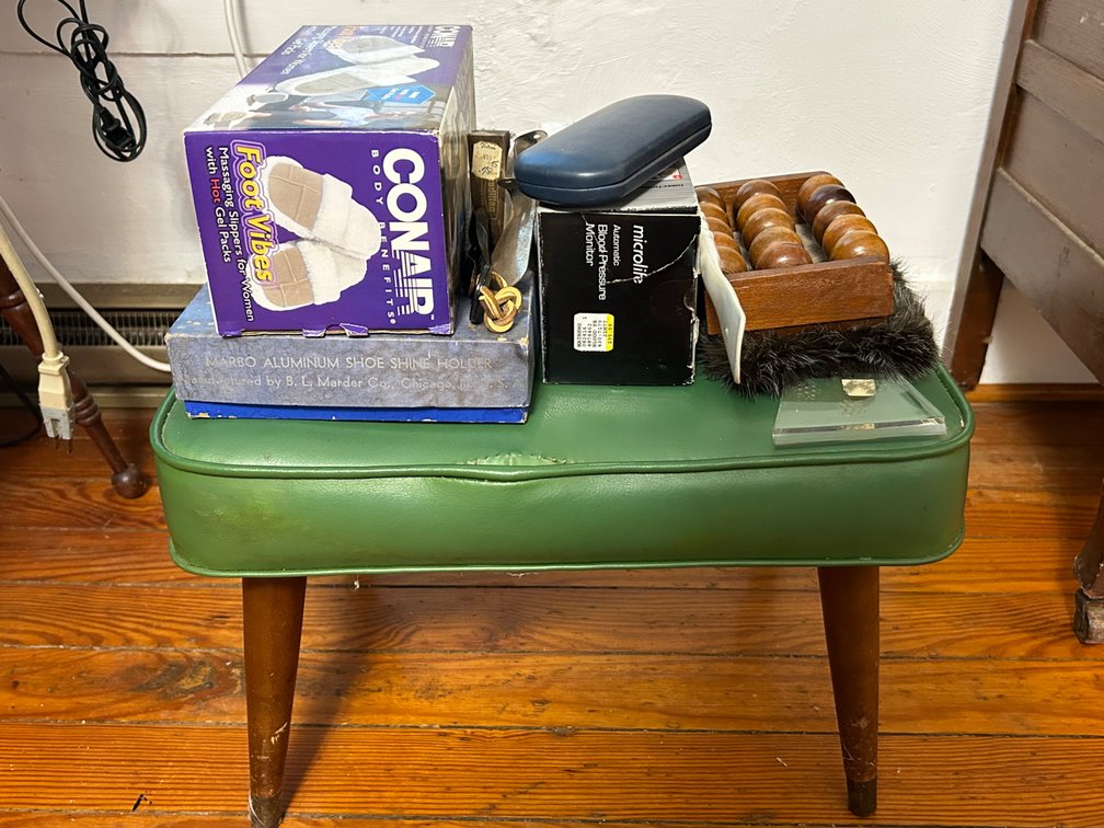 SHOE CLEANING KIT, FOOTSTOOL